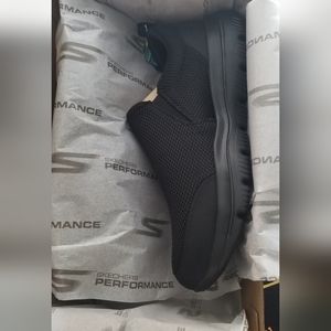NEW IN BOX Skechers Mens GoWalk Evolution Sneakers
